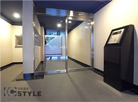 御影石・大理石張りの高級感あるエントランス