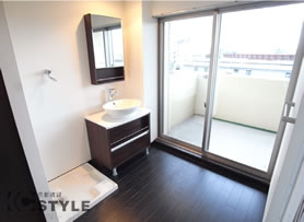 オシャレなデザインドレッサーが魅力的（307号）