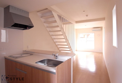 ナチュラルテイストな室内がライフスタイルのオンオフを切り替えてくれる（メゾネットタイプＬＤＫ）