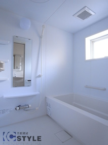 窓が付いて明るさと通風を兼ね備えています