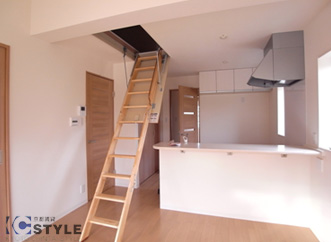 2ＬＤＫタイプロフト部へのはしごは収納できるタイプで必要ないときはすっきり収納しておけます