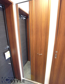 玄関には、トールタイプシューズBOX全身鏡でお出かけ前の身支度に・・・