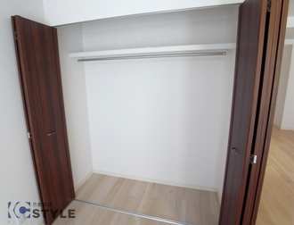 大きめなクローゼットで洋服や小物もすっきり。