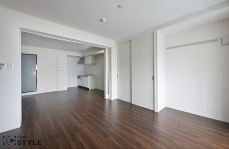 広さにゆとりある1LDKタイプ！階下に騒音を響きにくくする高級フローリングが木目調でオシャレ