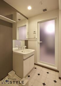 広々サニタリークロスや床もオシャレです