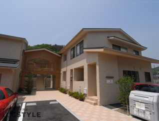 日中は明るく、柔らかい色合いの外観が綺麗です