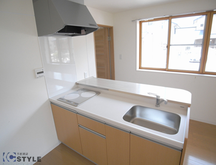 1800カウンターキッチンにはＩＨコンロが2口付いており、毎日の料理をスマートにしてくれます