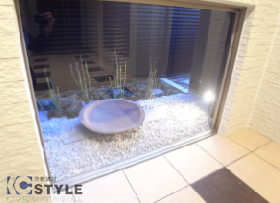 京都の町家をイメージさせる坪庭