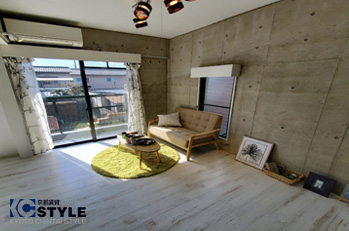 明るく清潔感のあるリビング(202)