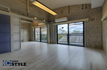 木目柄が入った床材でナチュラルで柔らかいお部屋に 301