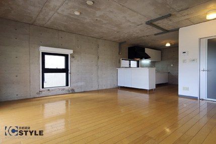 温かみのある柔らかい雰囲気のリビング(201)