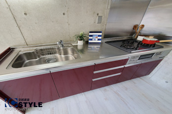 デザインパネルがお洒落な3口ガスコンロ付きのシステムキッチン(204)