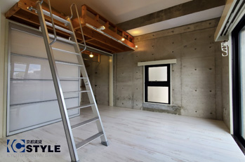 拘りの木目柄の床材を使用する事で温かみのある空間に(301)