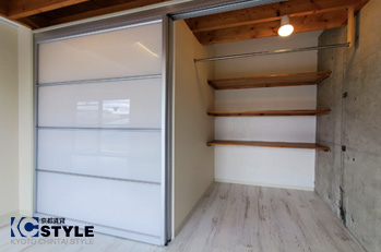 大容量を収納できるお洒落なウォークインクローゼット 204