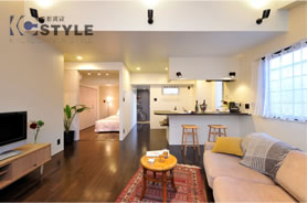 各部の間接照明やカウンターキッチン等考えられた配置が嬉しい（302号）