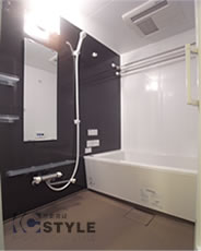 デザインパネルが綺麗な大型オートバス（303号）※203号同型