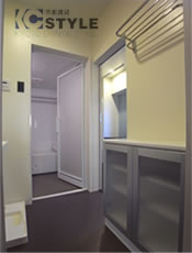 脱衣場はタオル棚や収納BOX付（303号）※203号同型