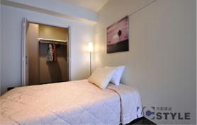 ウォークインクローゼット装備の寝室（101号）