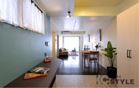 ホビースペースから見るリビング（102号）