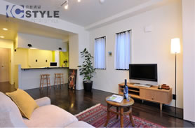 家具配置を考慮した窓の位置が嬉しいリビング（103号）