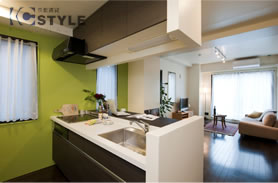 柔らかいグリーンの配色がオシャレなキッチンスペース（103号）