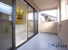 １Fのバルコニーは通常のバルコニーより広く確保しています。