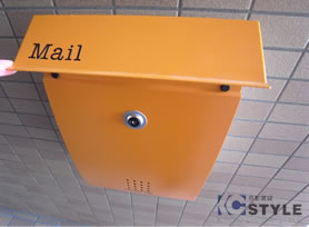 玄関横の専用鍵付メールBOX