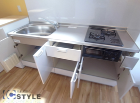 ワイドなキッチンだから収納力も多く取れています