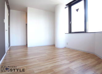 主寝室の洋室もオシャレなデザイン