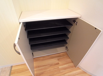 可変棚付のシューズBOXも完備