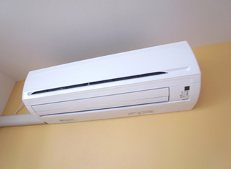 リビングには冷暖房エアコンも装備しています