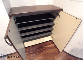 可変棚付のシューズBOXも完備