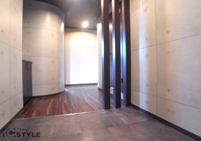 広い玄関エントランスで自転車を置いて頂けます