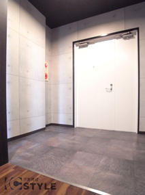 広い玄関エントランス