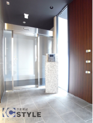 来訪者を確認するカメラ付オートロックエントランス