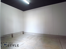 駐輪場はしっかりとした空間として、屋根やドアの付いたスペースの中で防犯性も高い