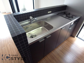 見た目だけではなく、実用性の高い2口ガスコンロ付ワイドシステムキッチン（201号）