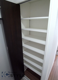 可動棚式システムシューズBOX完備（202号）