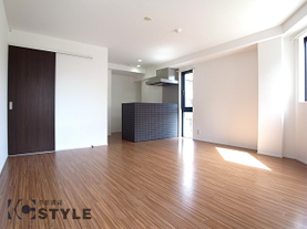 ワイドスパンに開いた居室は自由自在にご利用頂けます（206号）