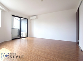 南向からの2面採光が明るい居室（206号）