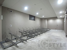 オートロック内で安心の屋内駐輪場