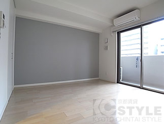 デザインクロスがお洒落な室内