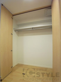 天井までの高さの大型クローゼット