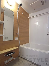 デザインパネルがお洒落なシステムバスルーム