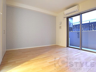 明るいカラーコーディネートの1階