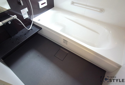 ゆったりした戸建賃貸だから、１６１６サイズ追炊き付大型フルオートバスでゆったりくつろげます（101号）