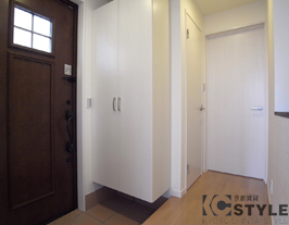 玄関にはトールタイプのシステムシューズBOX完備（101号）