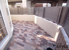 包容力のあるプライベートテラスは多目的な利用が想像できます（101号）