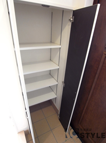 玄関に確保された収納がスポーツ用品等の収納に便利（101号）