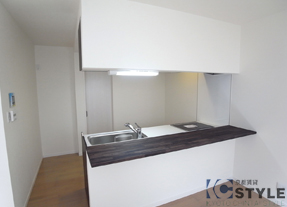  オイルステン仕上げのウォルナット色が綺麗なカウンターシステムキッチン（102号）